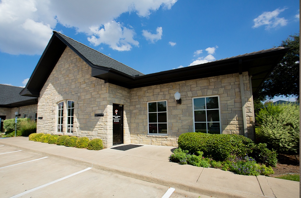 Outside view of Willow Park dental office